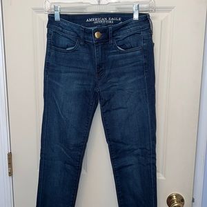 size 2 american eagle super super stretch skinny jeans darker wash
